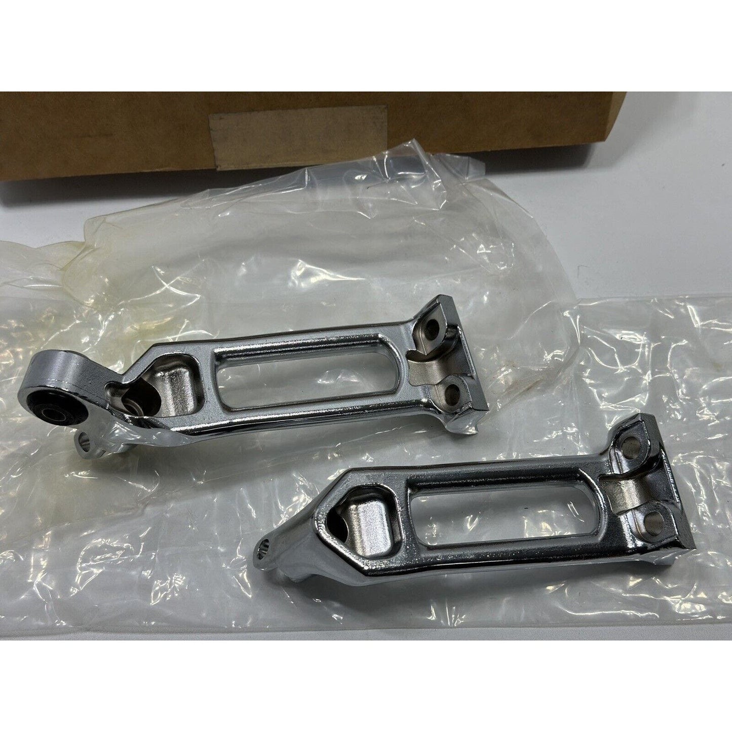 NOS 2005.5 Harley Davidson VRSCR VROD V Rod Chrome Rear Footpeg Brackets Mounts