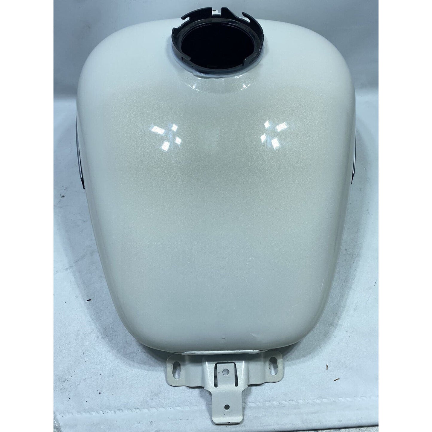 Harley Davidson Gas Fuel Tank White Pearl Street Road Glide 08-21